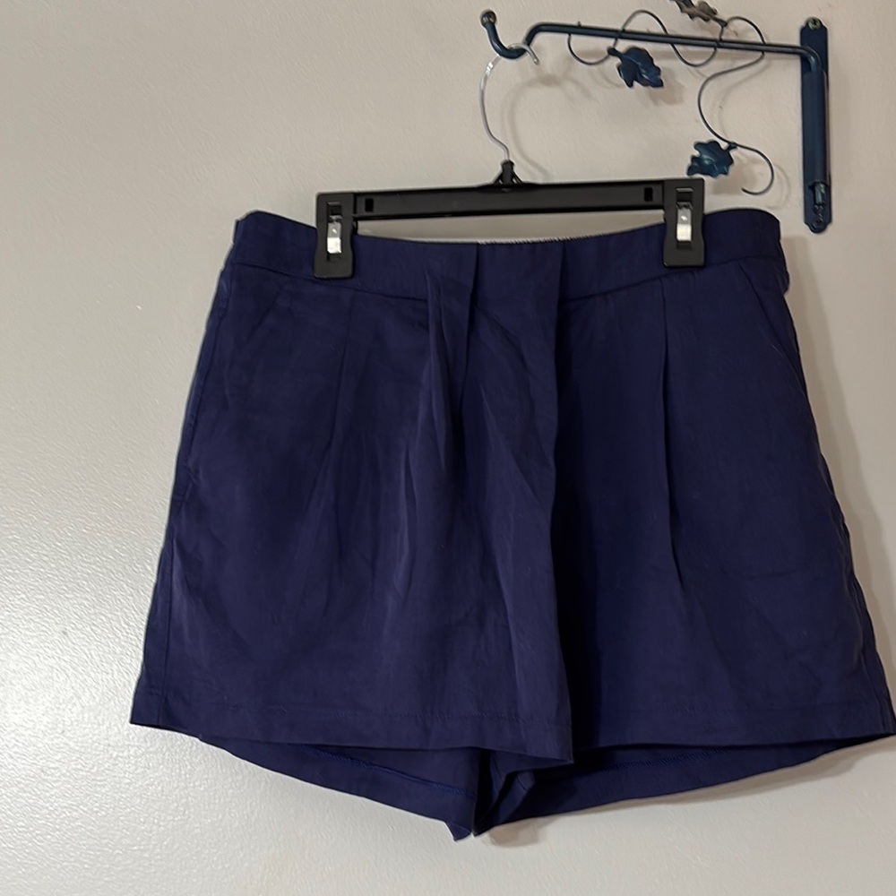 LULULEMON PLEATED SHORTS
